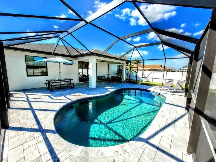 Blue Door Retreat - Luxury Pool Home - Sleeps 8 Cabo Coral Exterior foto