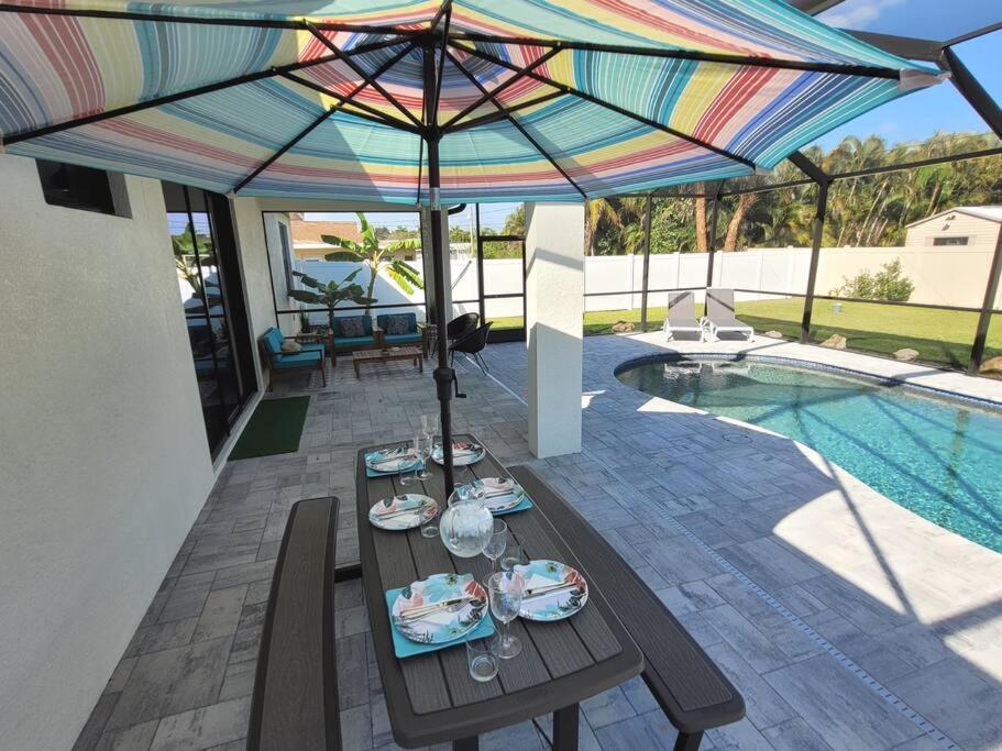 Blue Door Retreat - Luxury Pool Home - Sleeps 8 Cabo Coral Exterior foto
