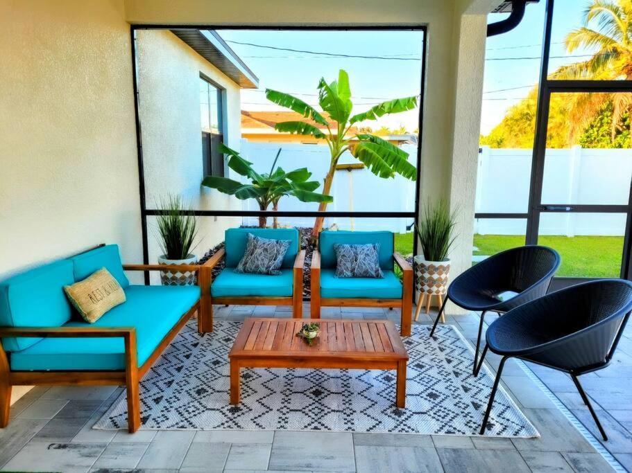 Blue Door Retreat - Luxury Pool Home - Sleeps 8 Cabo Coral Exterior foto