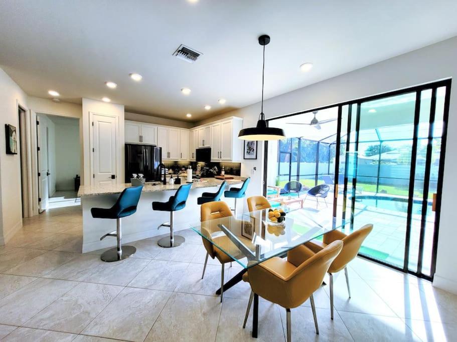 Blue Door Retreat - Luxury Pool Home - Sleeps 8 Cabo Coral Exterior foto